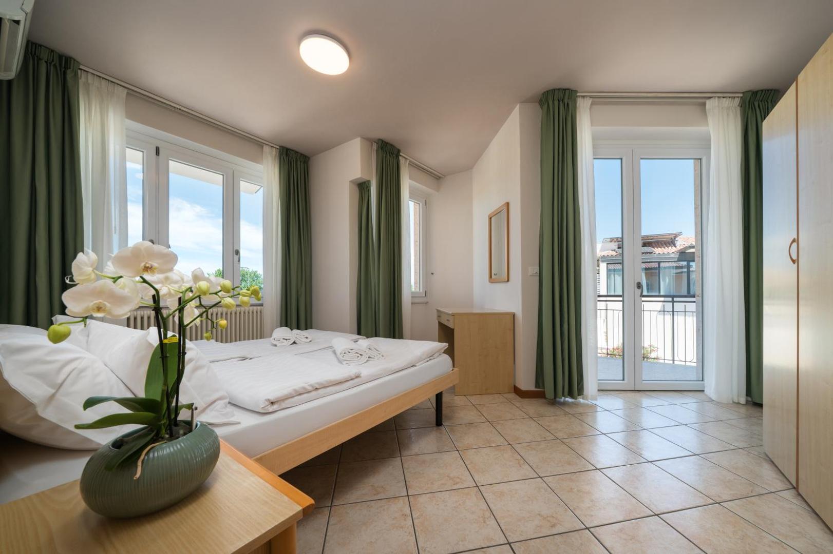 Hotel MAX Lazise &Appartamenti - A due Passi dai Parchi Più Famosi 3