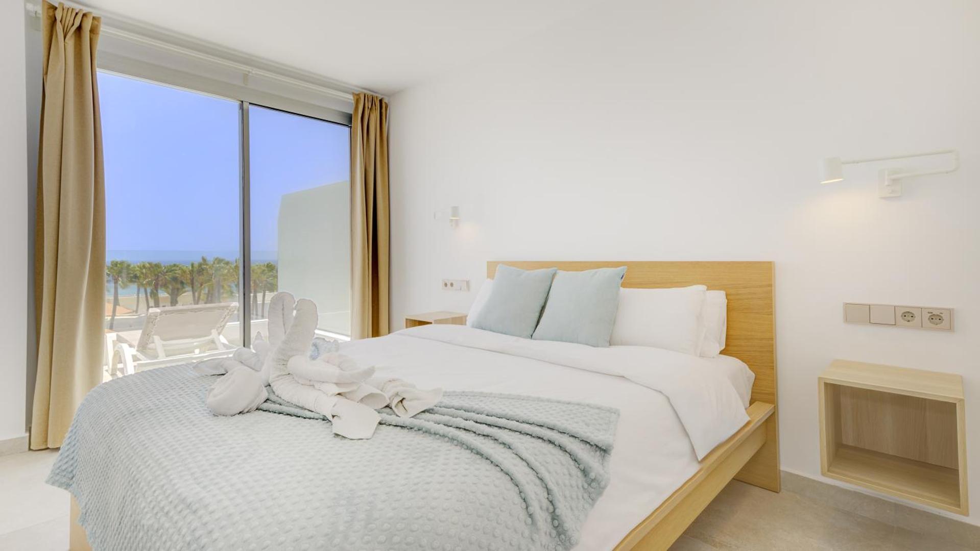Calm Beach Apartments 6