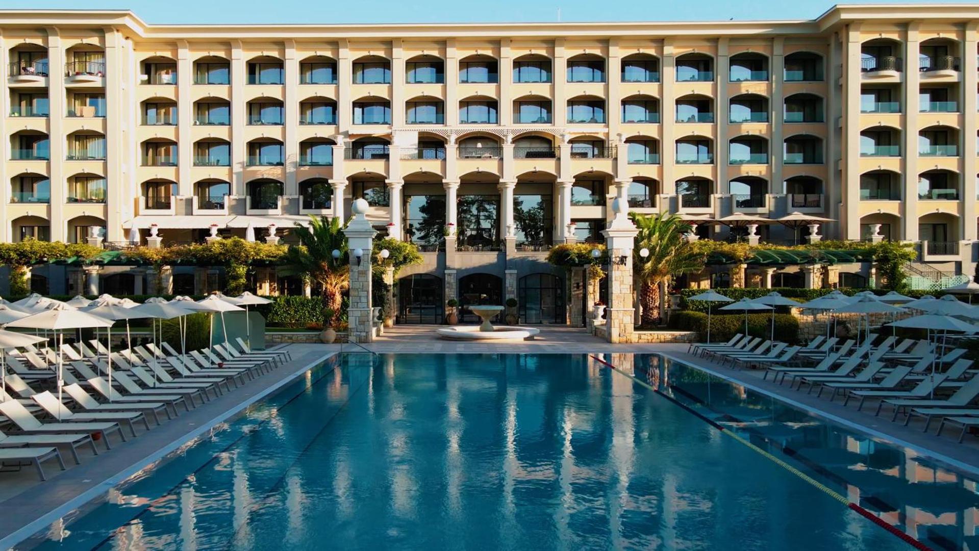 Astor Garden Hotel 5