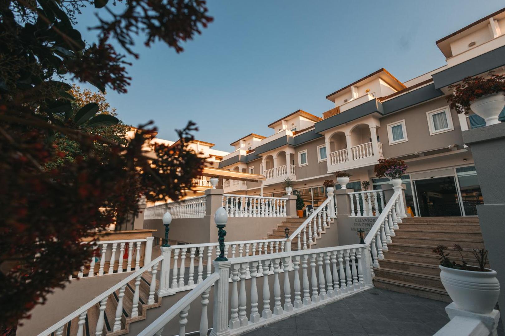 Viking Garden Hotel 8