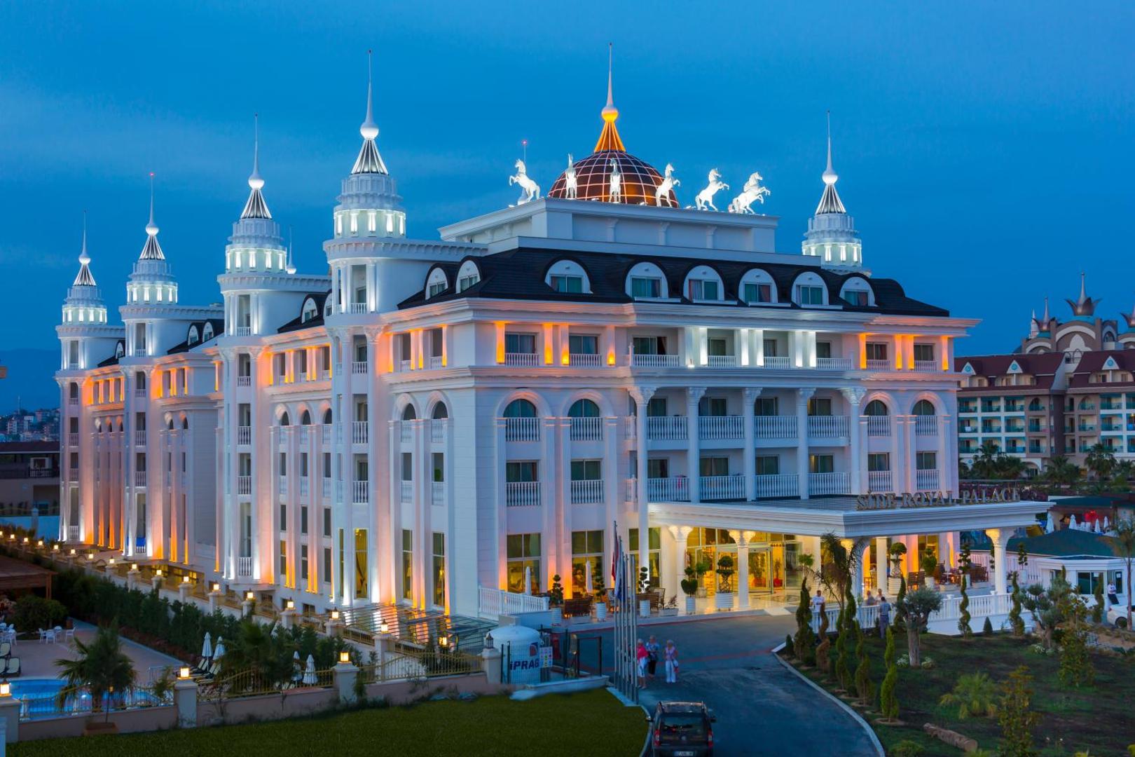 Side Royal Palace 1
