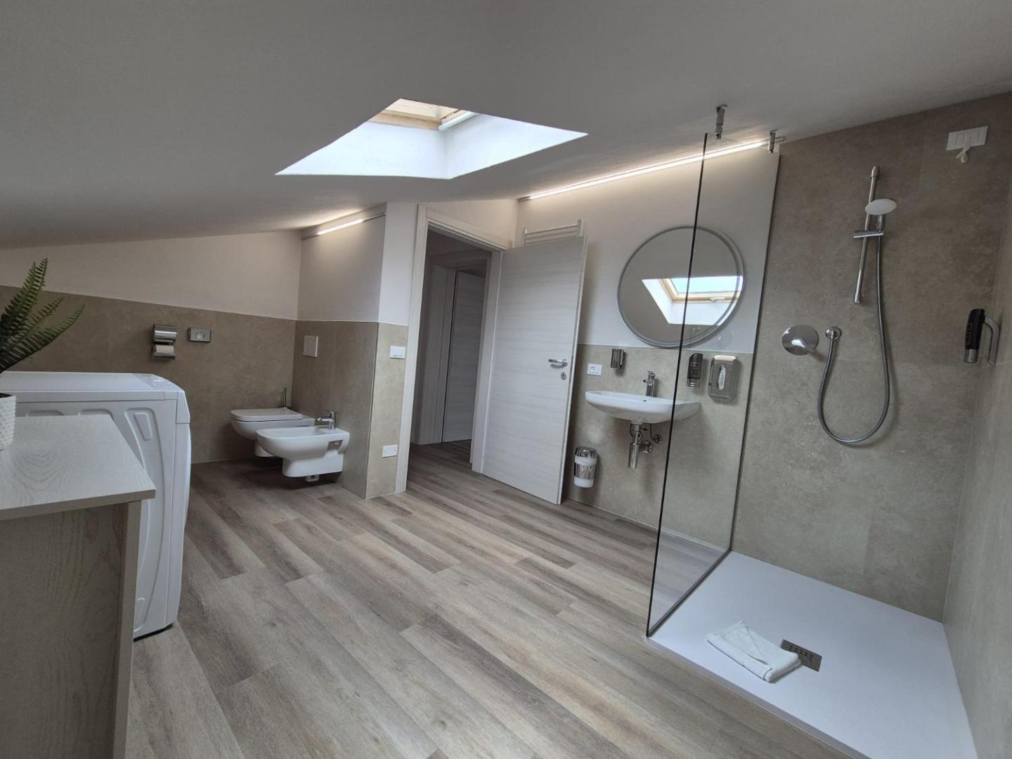 Hotel MAX Lazise &Appartamenti - A due Passi dai Parchi Più Famosi 4