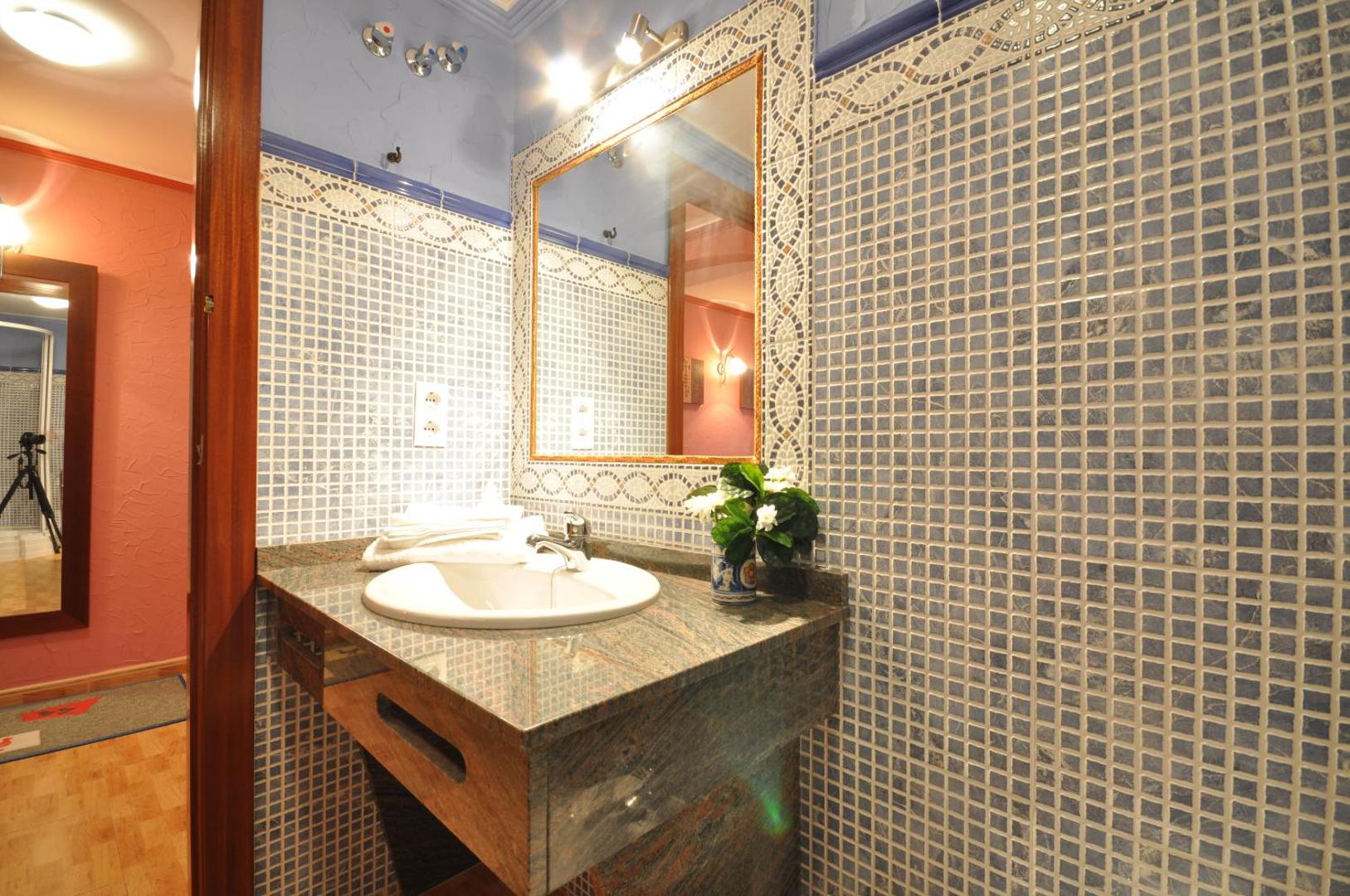 Unique Hotel Apartments 4