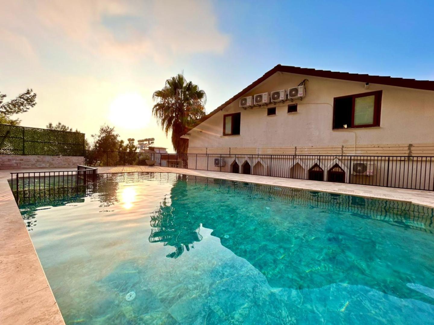 Castello By Mediterra Hotel 5