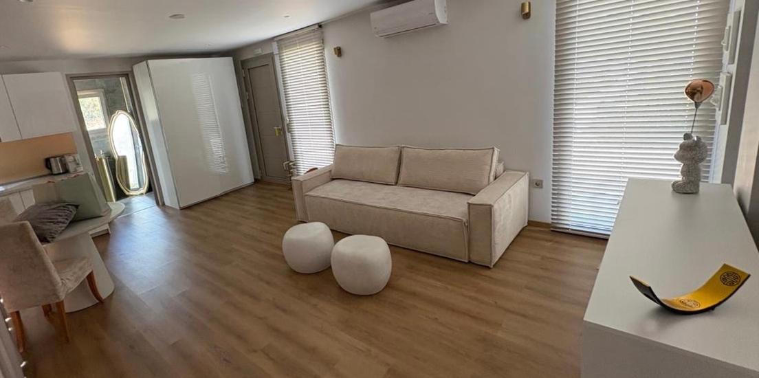 Oikos Sani Suites 7