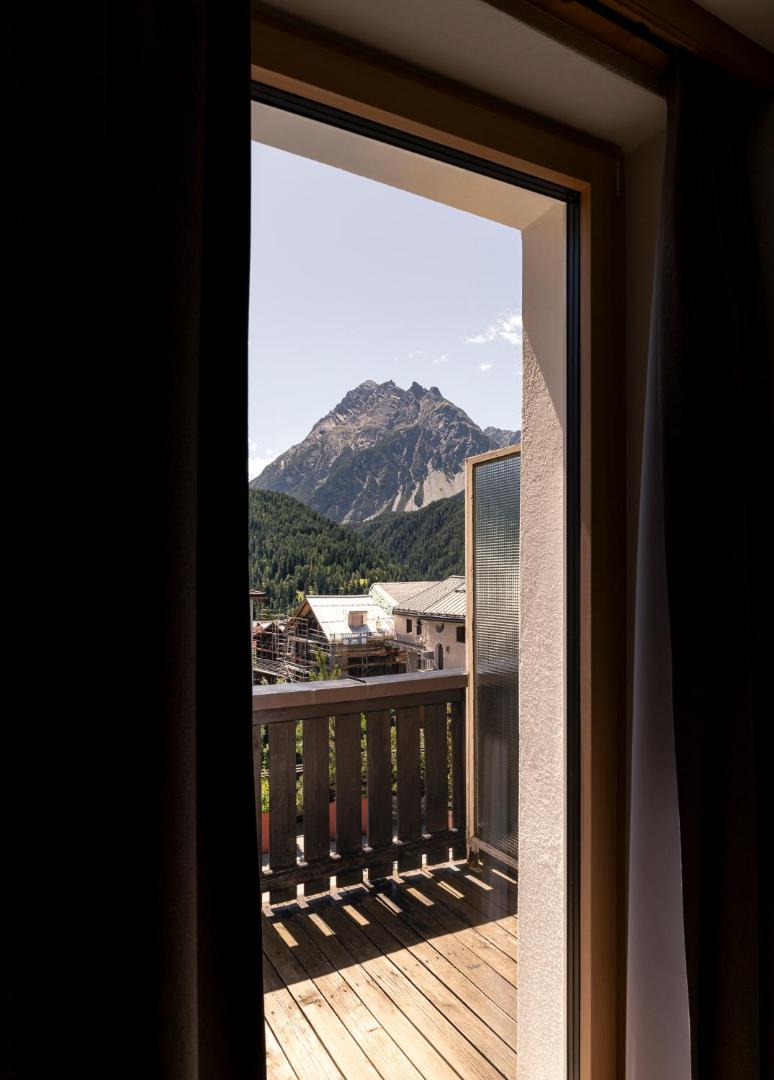 Hotel ÜJA 6