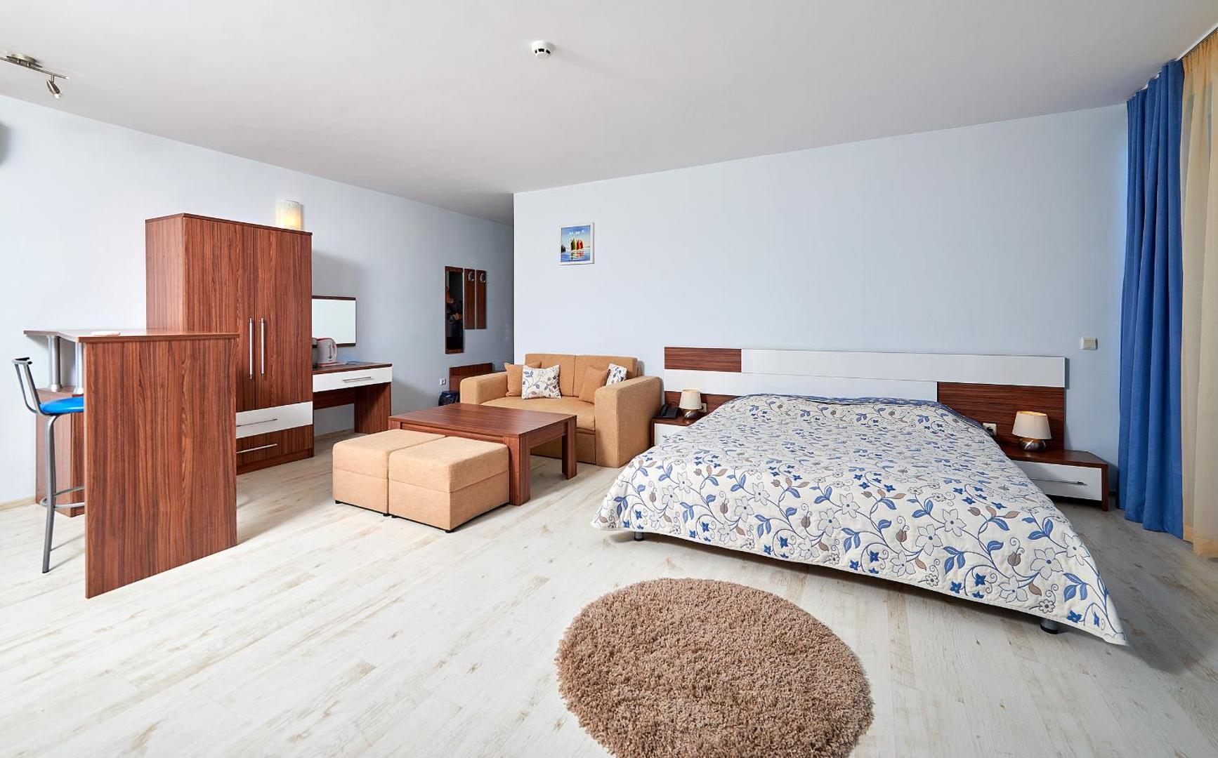 Family Hotel Regata 8