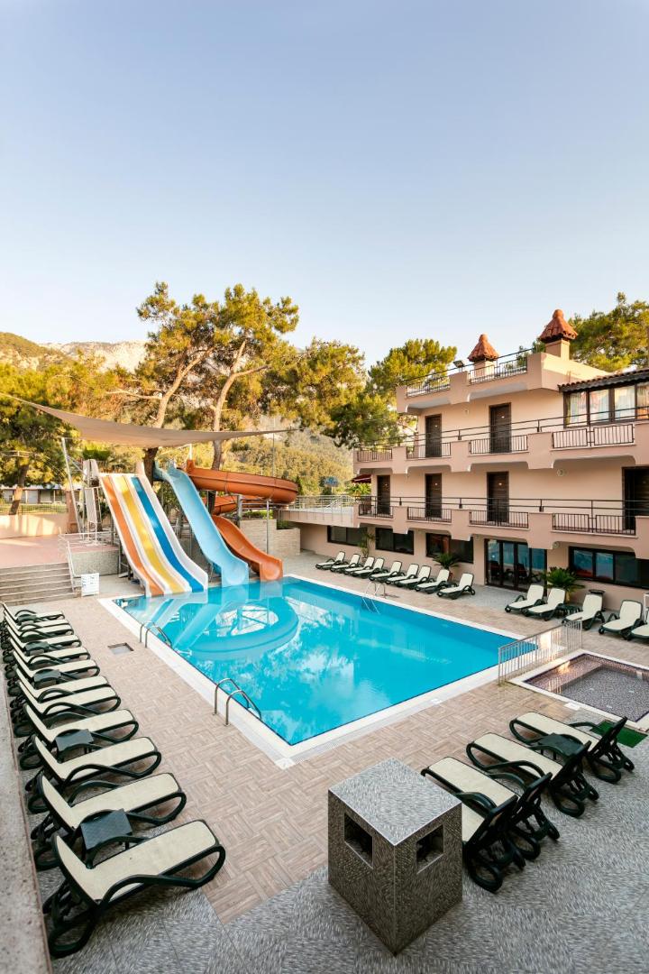 Aleria Belport Beach Hotel 8