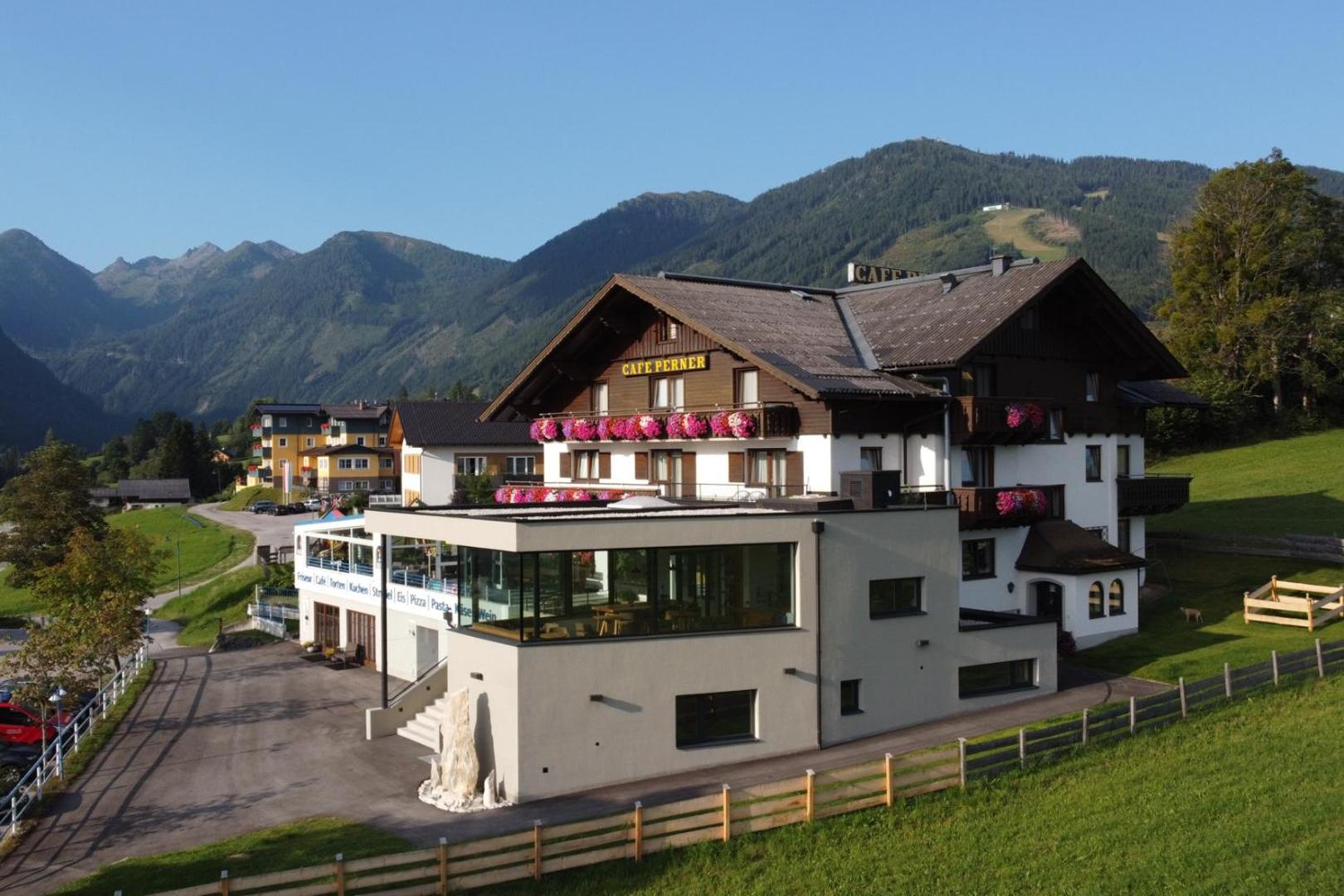 Hotel-Café Perner 7