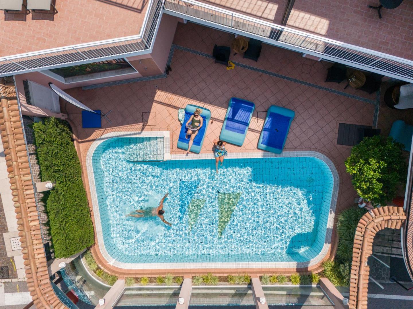 Lake Hotel Ifigenia 4