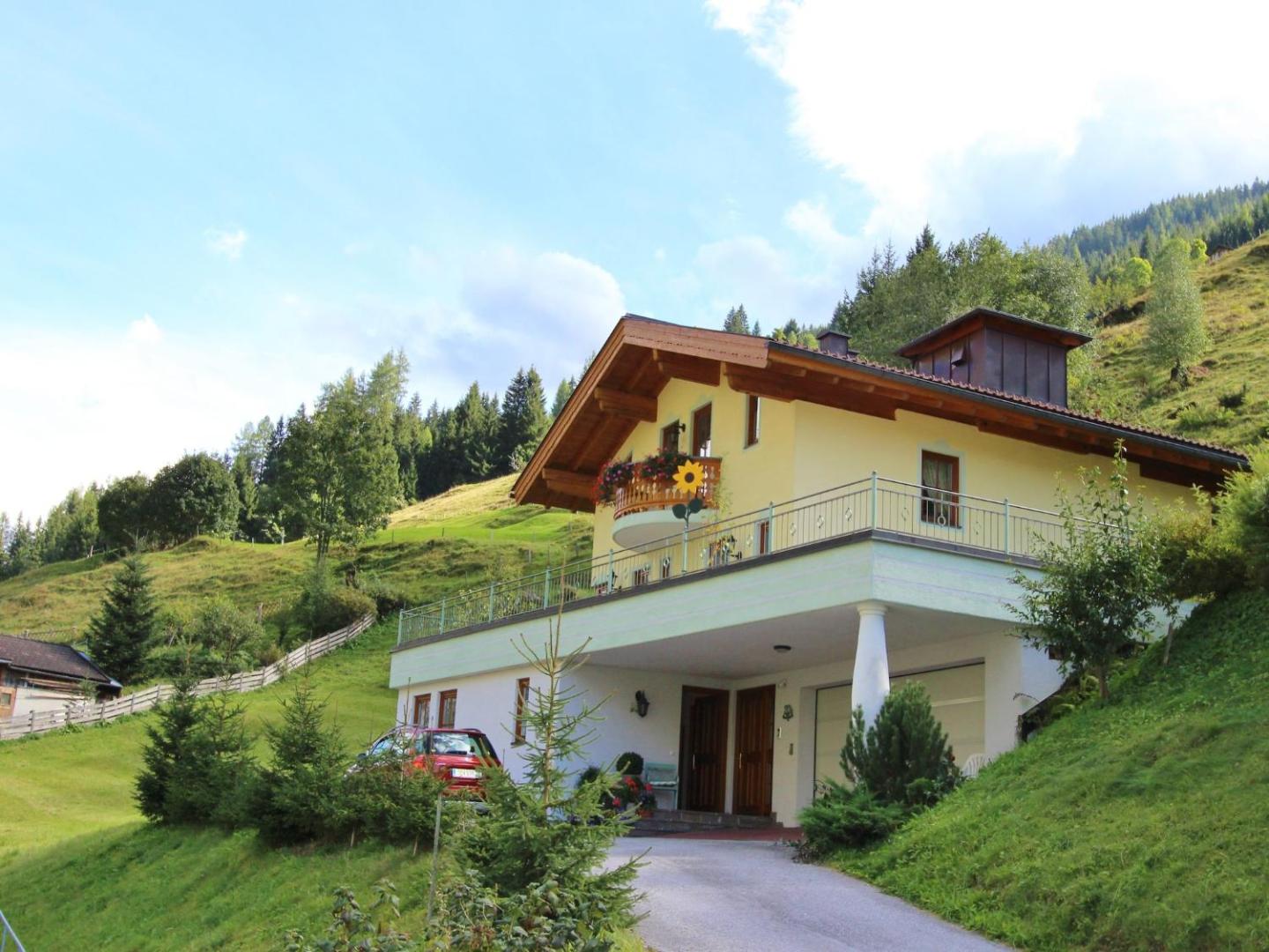 Apartment in Hüttschlag near Ski Bus 3