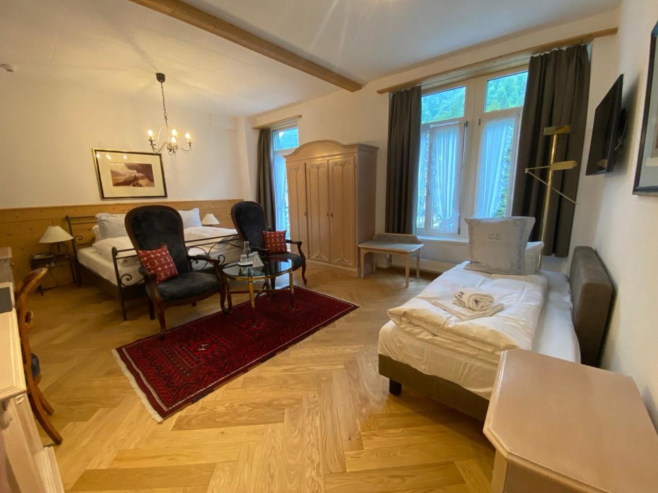 Carlton-Europe Vintage Adults Hotel 6