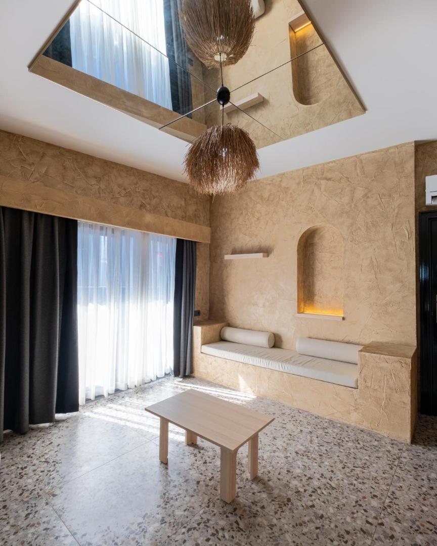 Lucky Monkey Midi Hotel 4