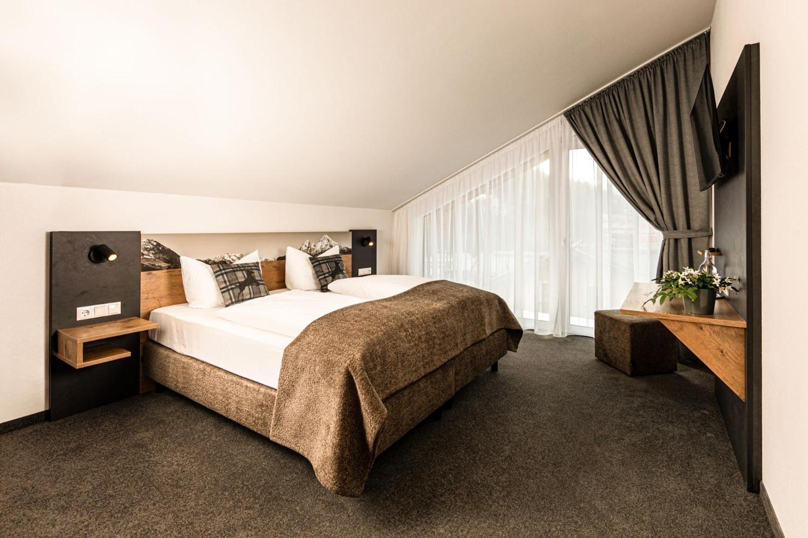 Hotel AlpinaRos 7