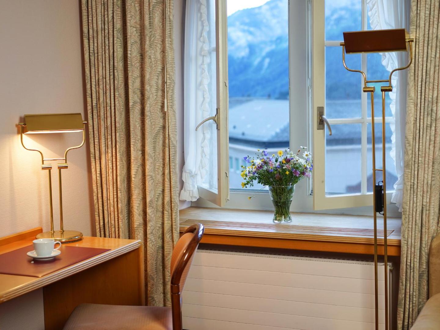 Thermal Hotels & Walliser Alpentherme Leukerbad 5