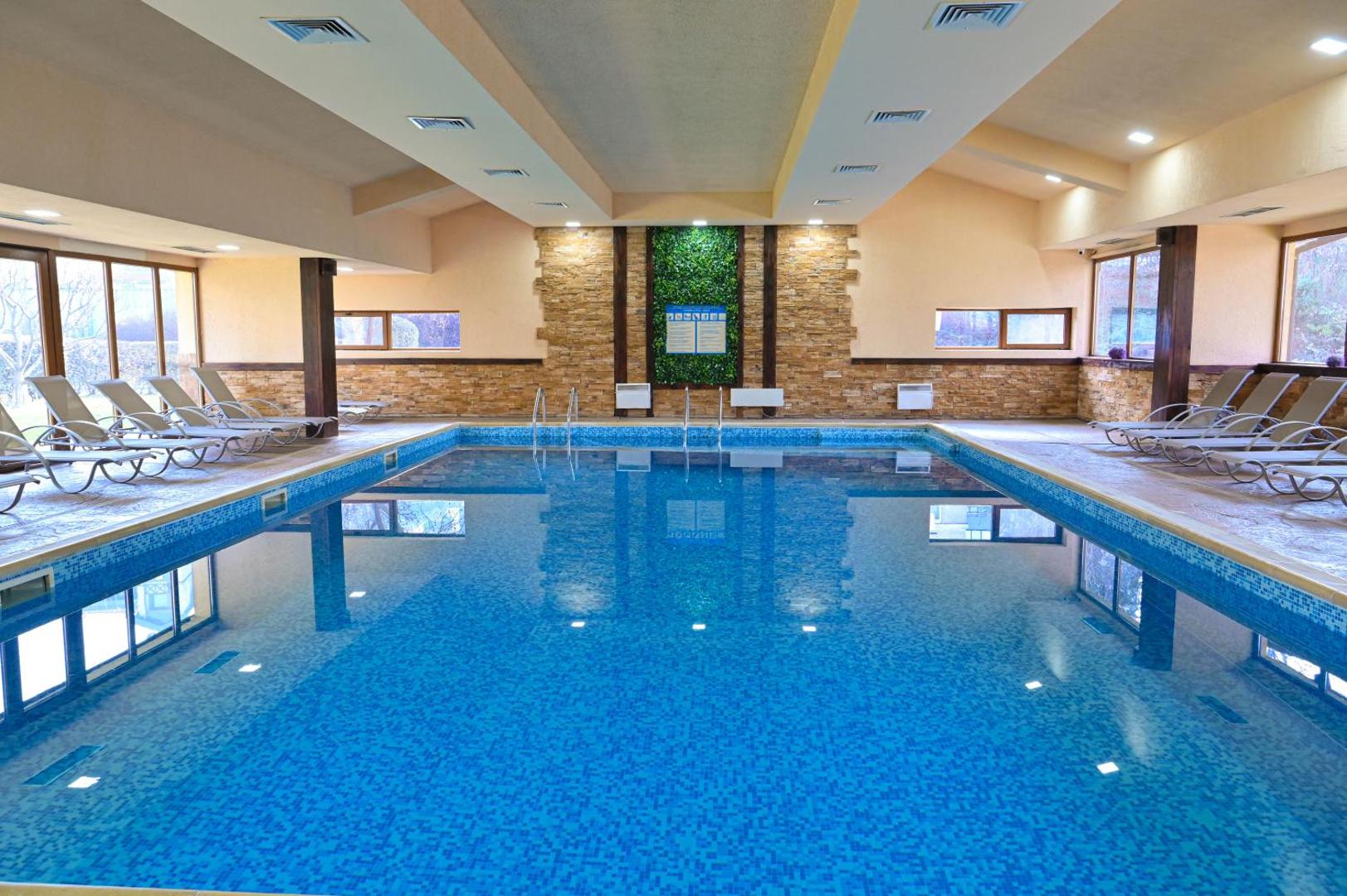 Hotel Bojur & Bojurland Apartment Complex 5