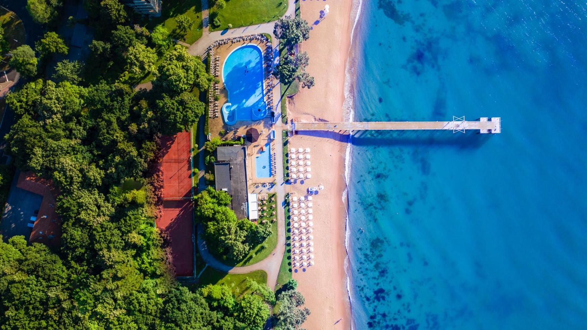 HVD Lotos Hotel - All Inclusive à-la-carte, Private Beach & Free Parking 4