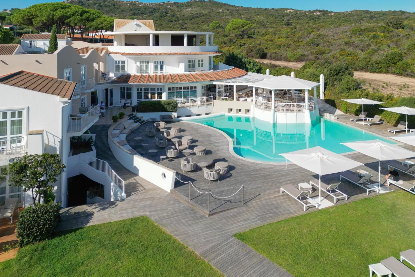 Hotel with swimming pool in Conca Verde just 100 mt from the sea 3