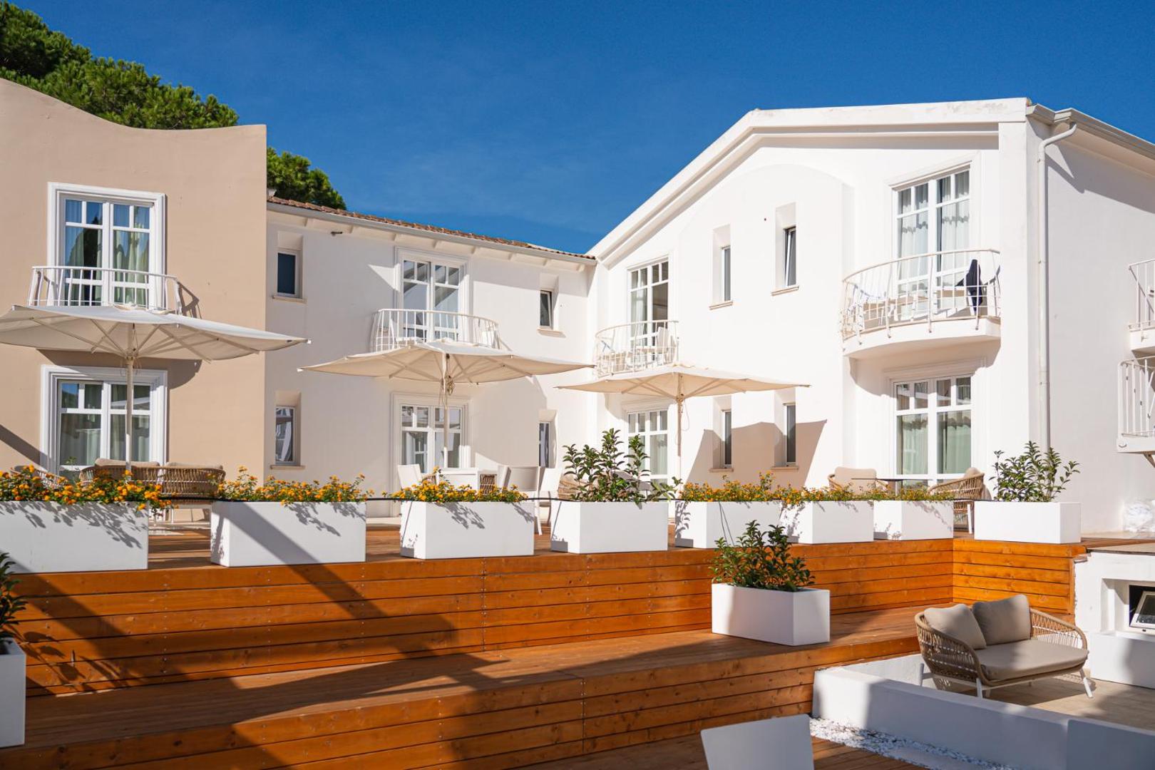 Hotel with swimming pool in Conca Verde just 100 mt from the sea 7