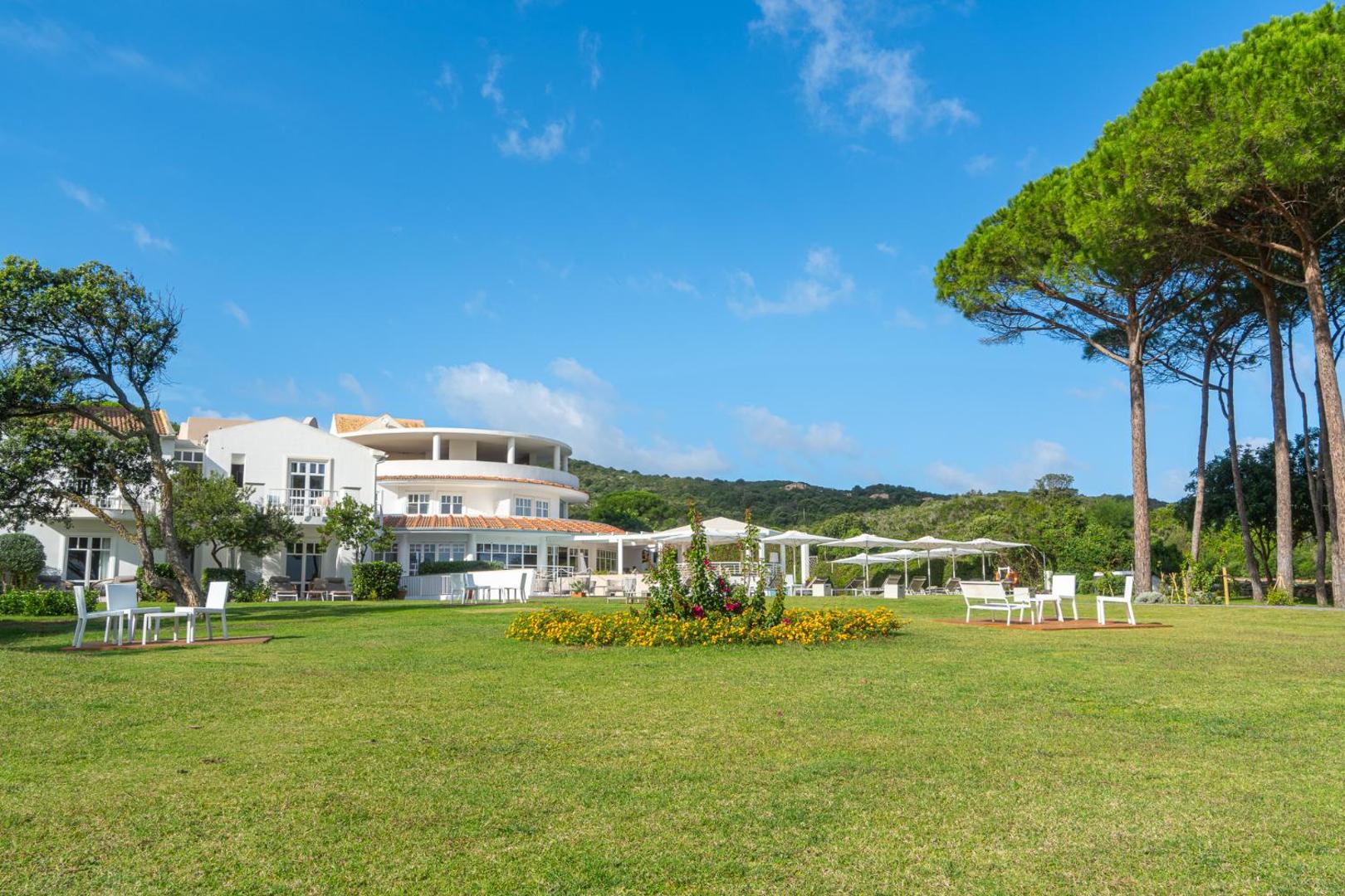 Hotel with swimming pool in Conca Verde just 100 mt from the sea 5