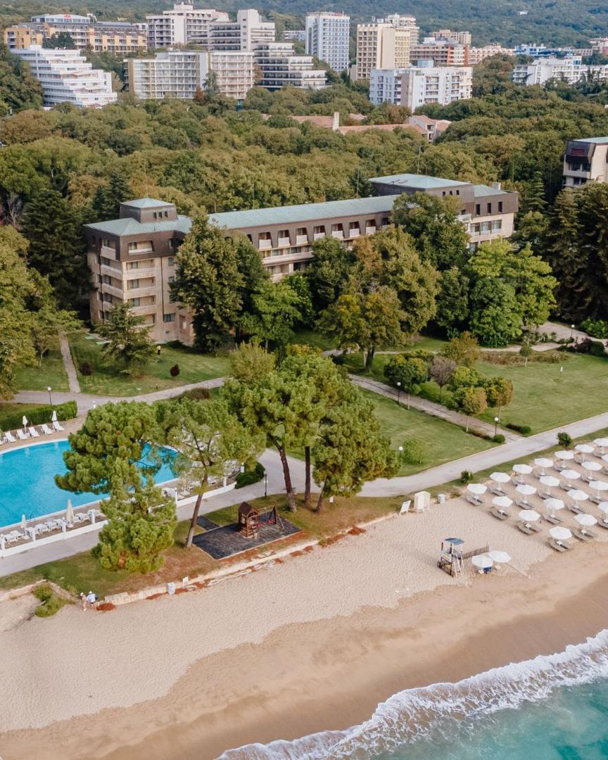 HVD Lotos Hotel - All Inclusive à-la-carte, Private Beach & Free Parking 1