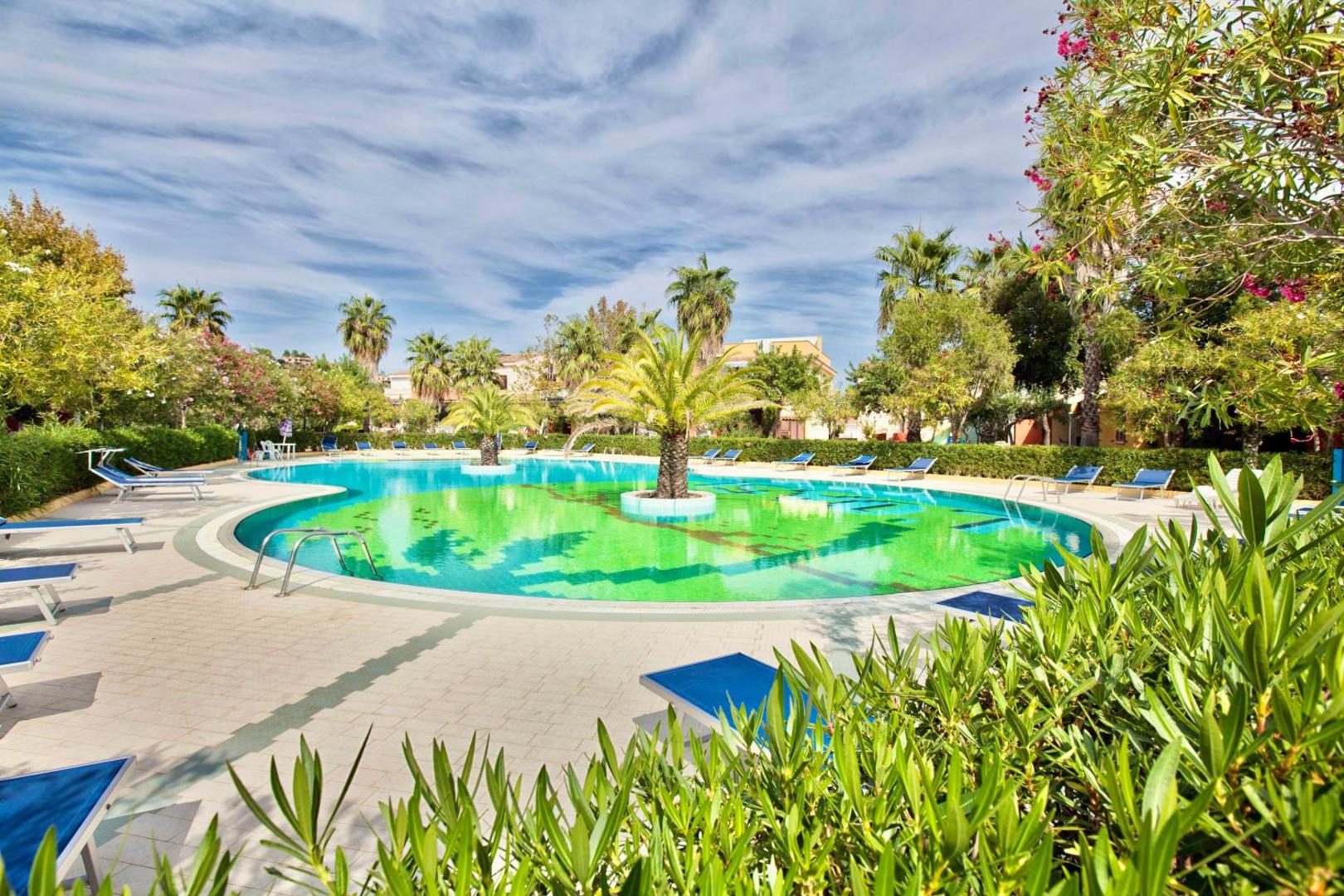 Residence with swimming-pool in Ottiolu just 250 mt from the sea 3