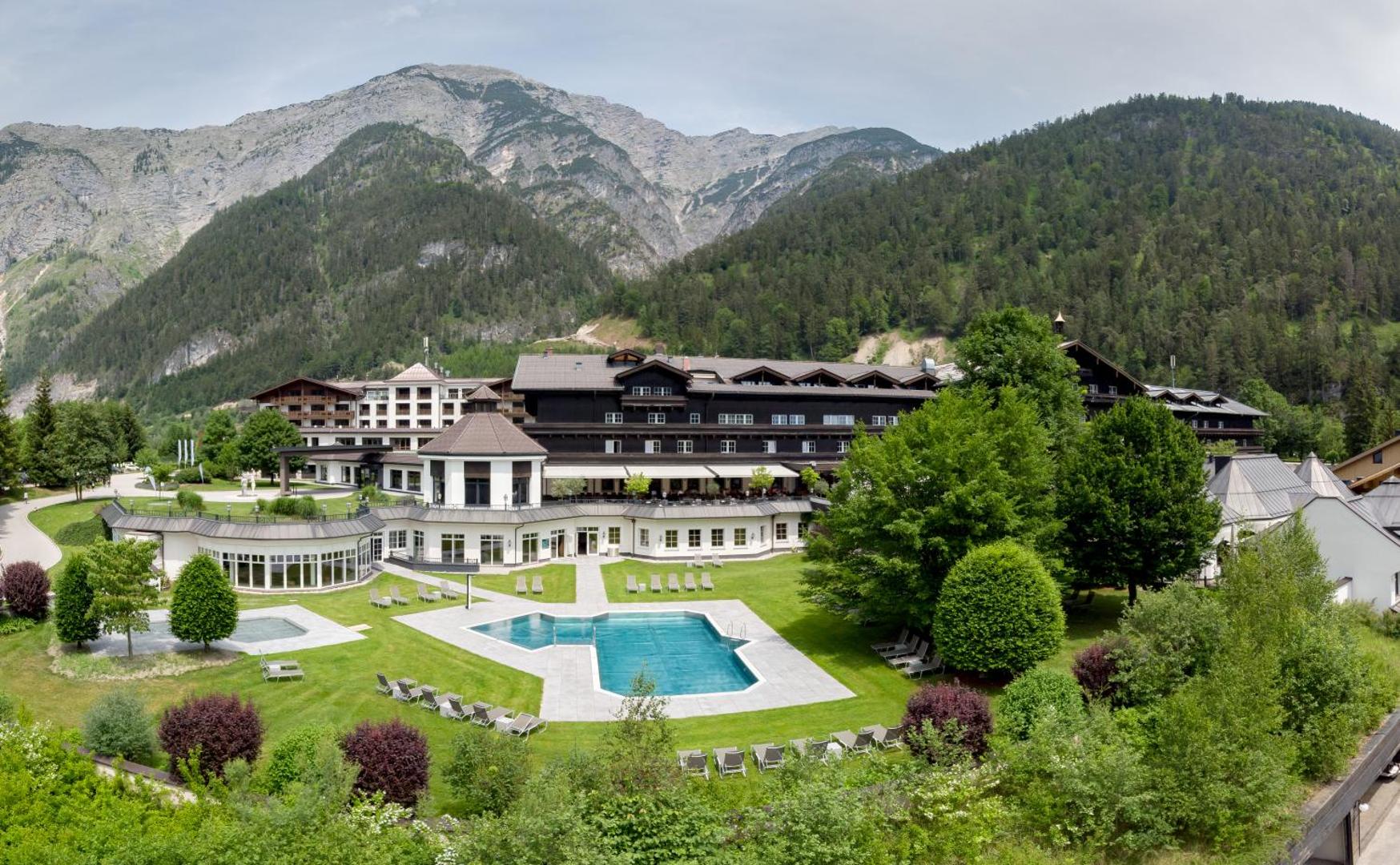 Hotel Gut Brandlhof 2