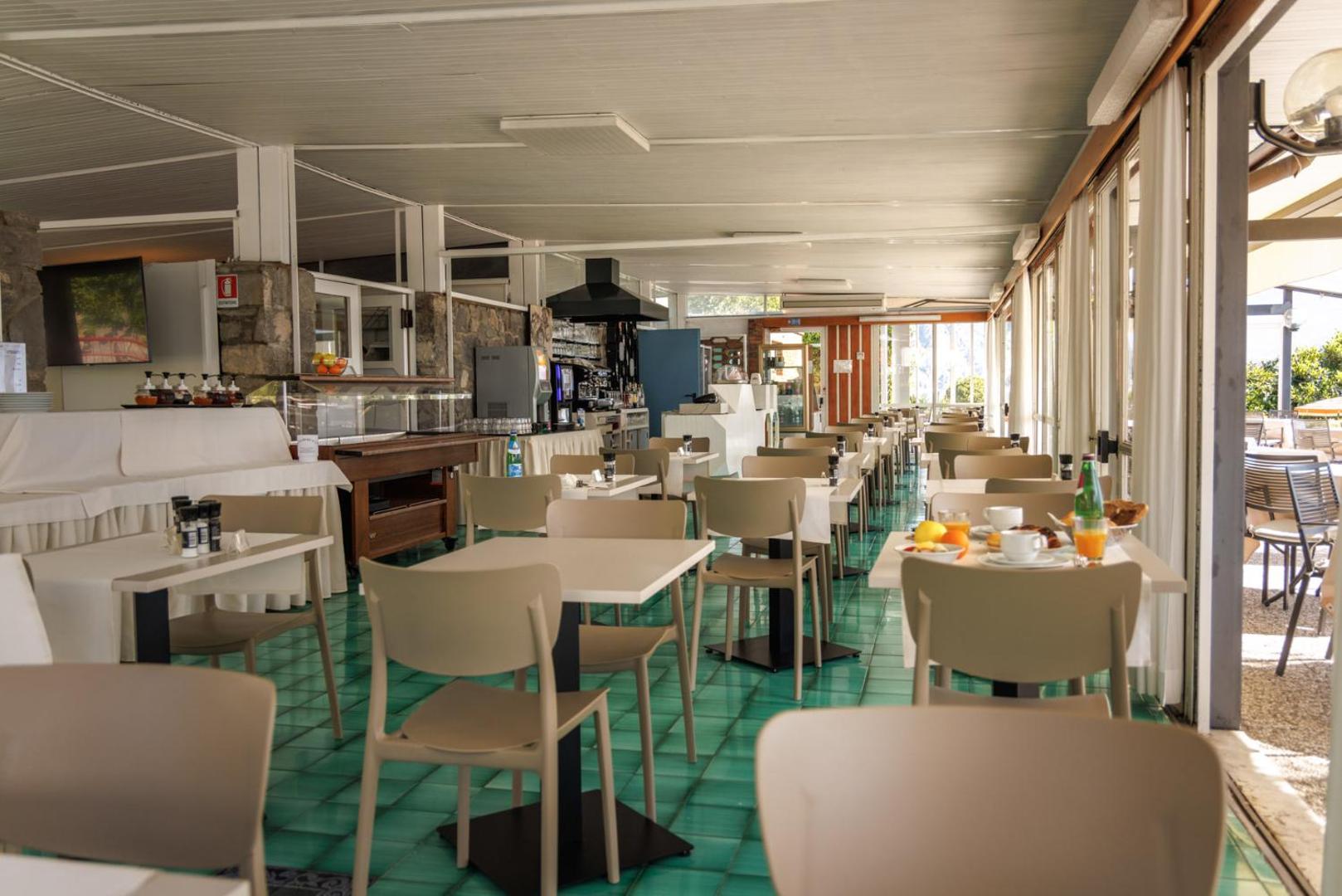 Hotel Lido Lakefront 8