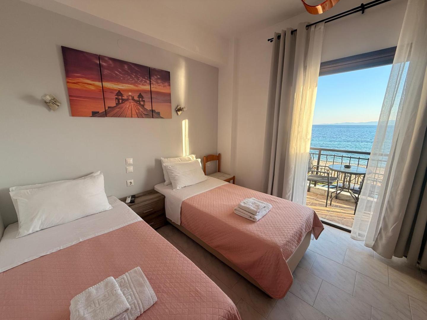 Hotel Akrogiali 4