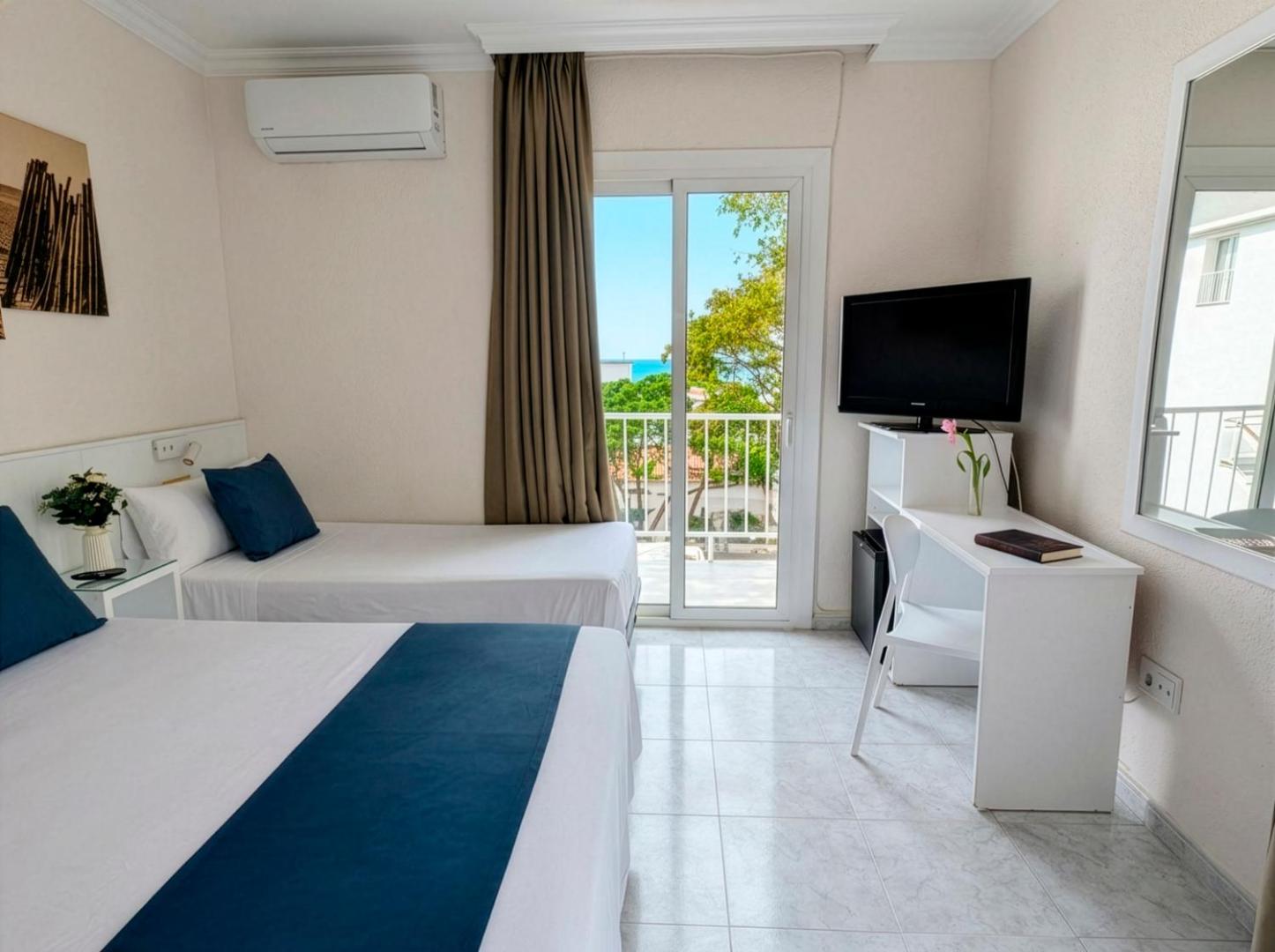 Hotel Medium Claramar 5