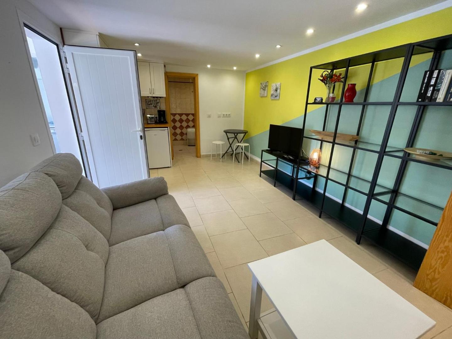 schönes kleines Apartment mit idyllischem Blick-air conditioning is not included 2