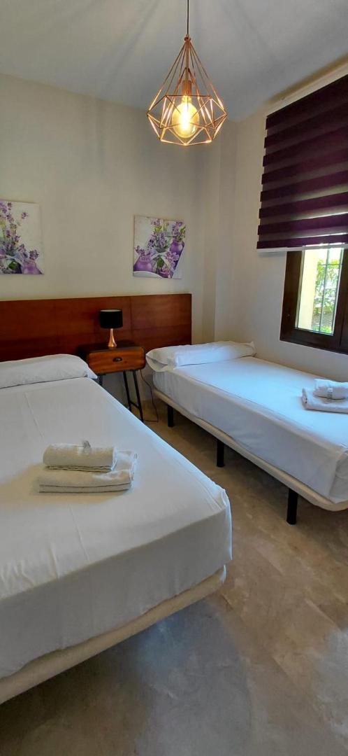 Apartamento de tres dormitorios muy espacioso con jardines y piscinas 8