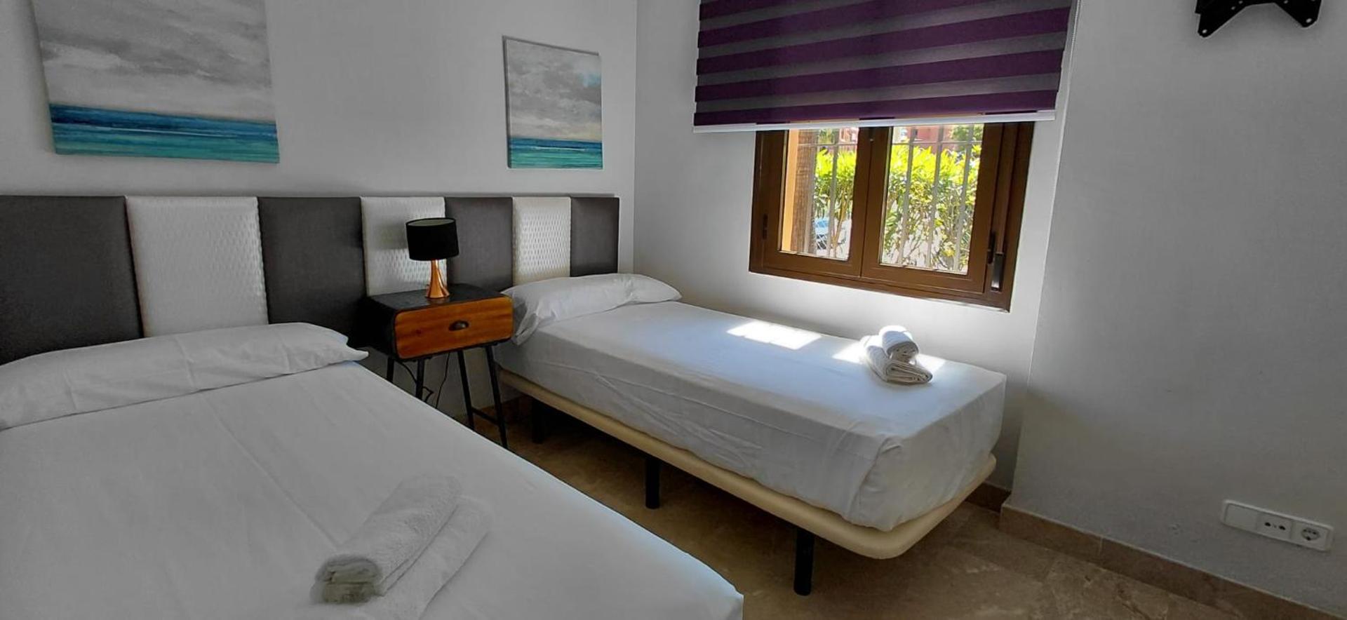 Apartamento de tres dormitorios muy espacioso con jardines y piscinas 3