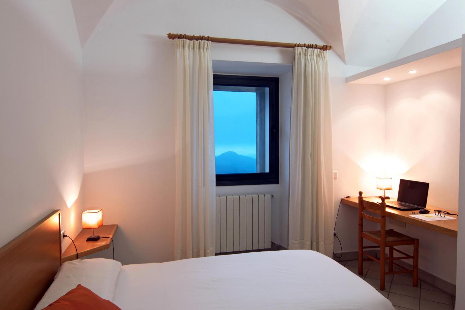 Petit Hotel Hostatgeria Sant Salvador 7