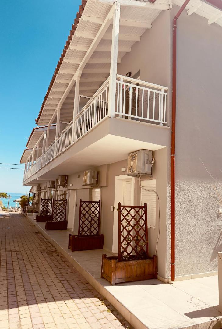 Salty Sea View Apartments 6