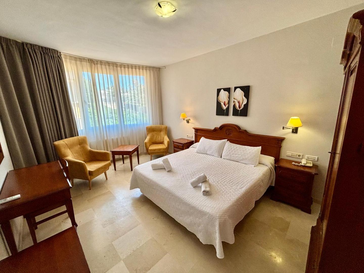 Aparthotel Bahia Pinosol 3