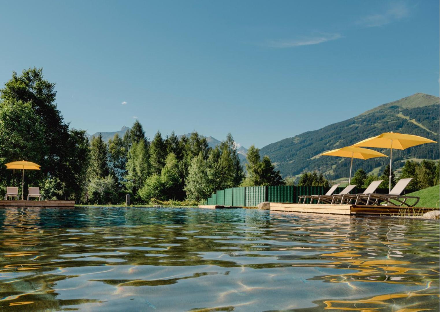 Hotel Norica - Thermenhotels Gastein mit dem Bademantel direkt in die Therme 1