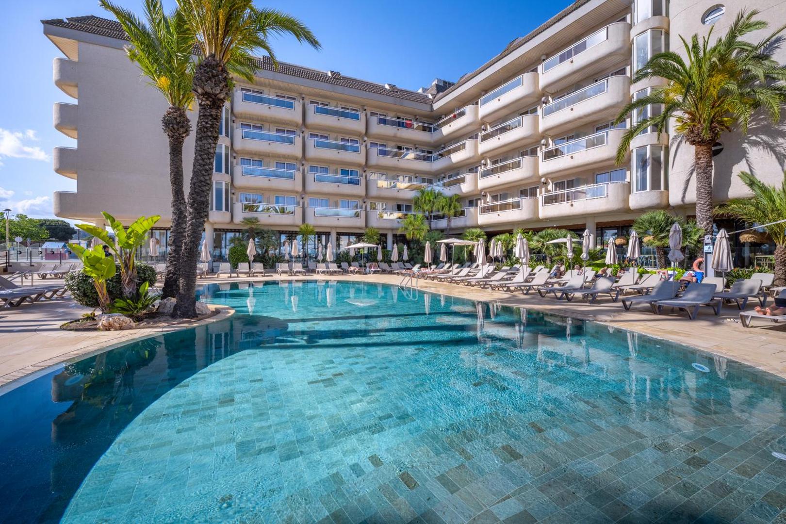 Caprici Beach Hotel & Spa 4