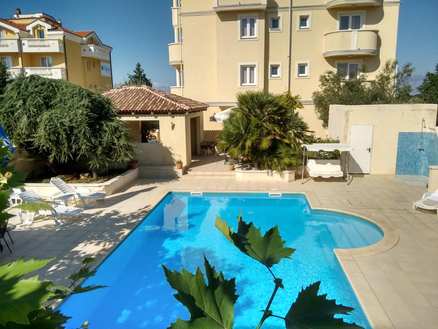 Aparthotel Lekavski 5
