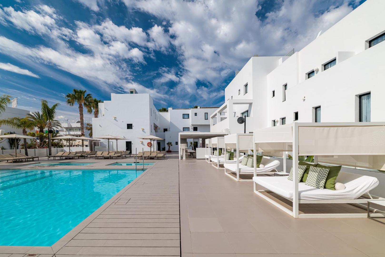 Migjorn Ibiza Suites & Spa 8