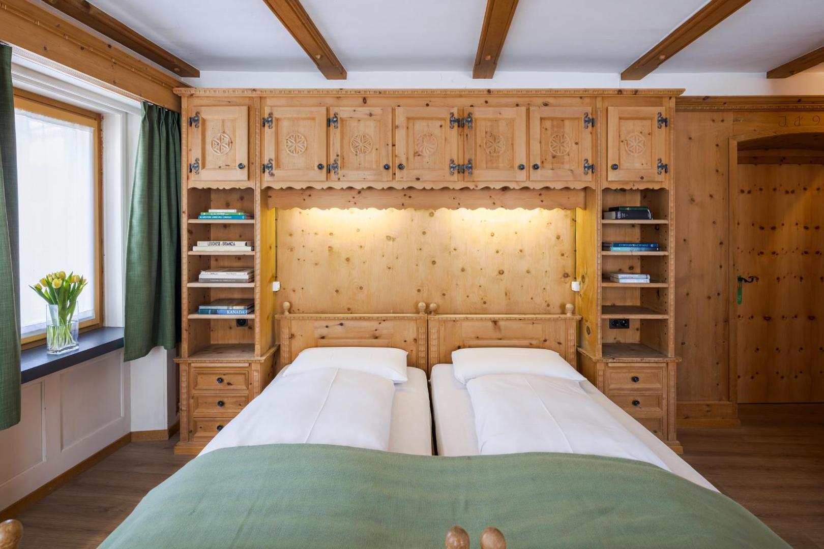 Hotel Alpina 2