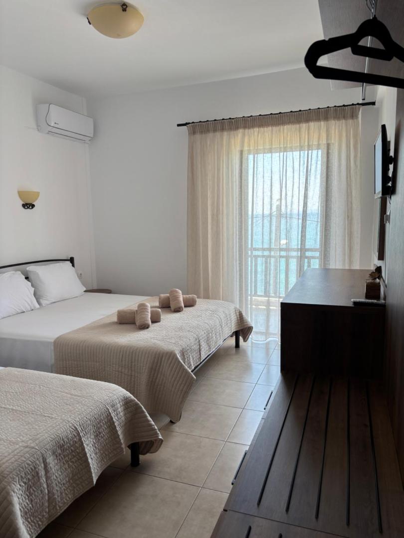 Hotel Avra 1