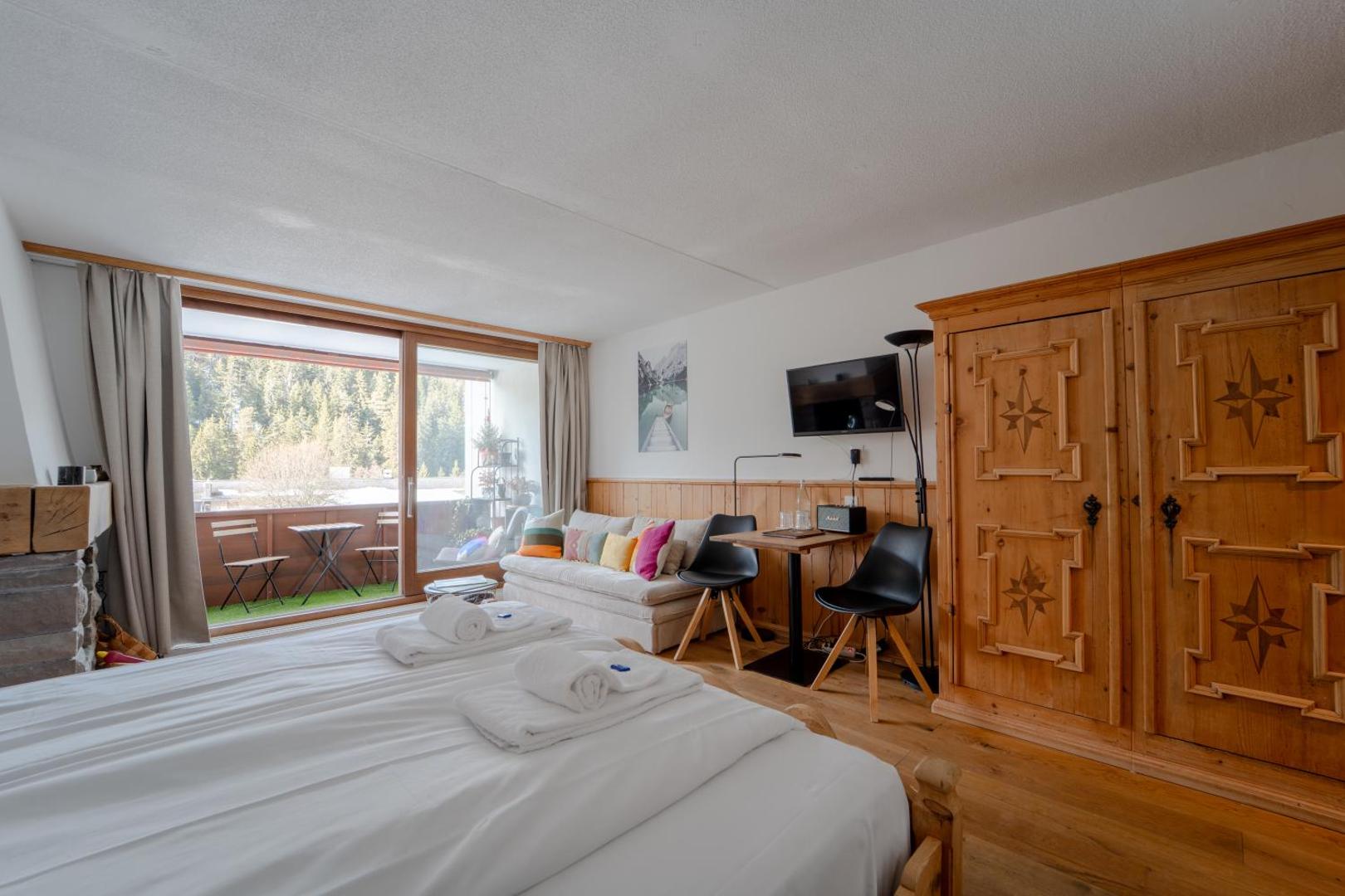 Modern LAAX apt Swimming Pools Wellness and Tennis 3