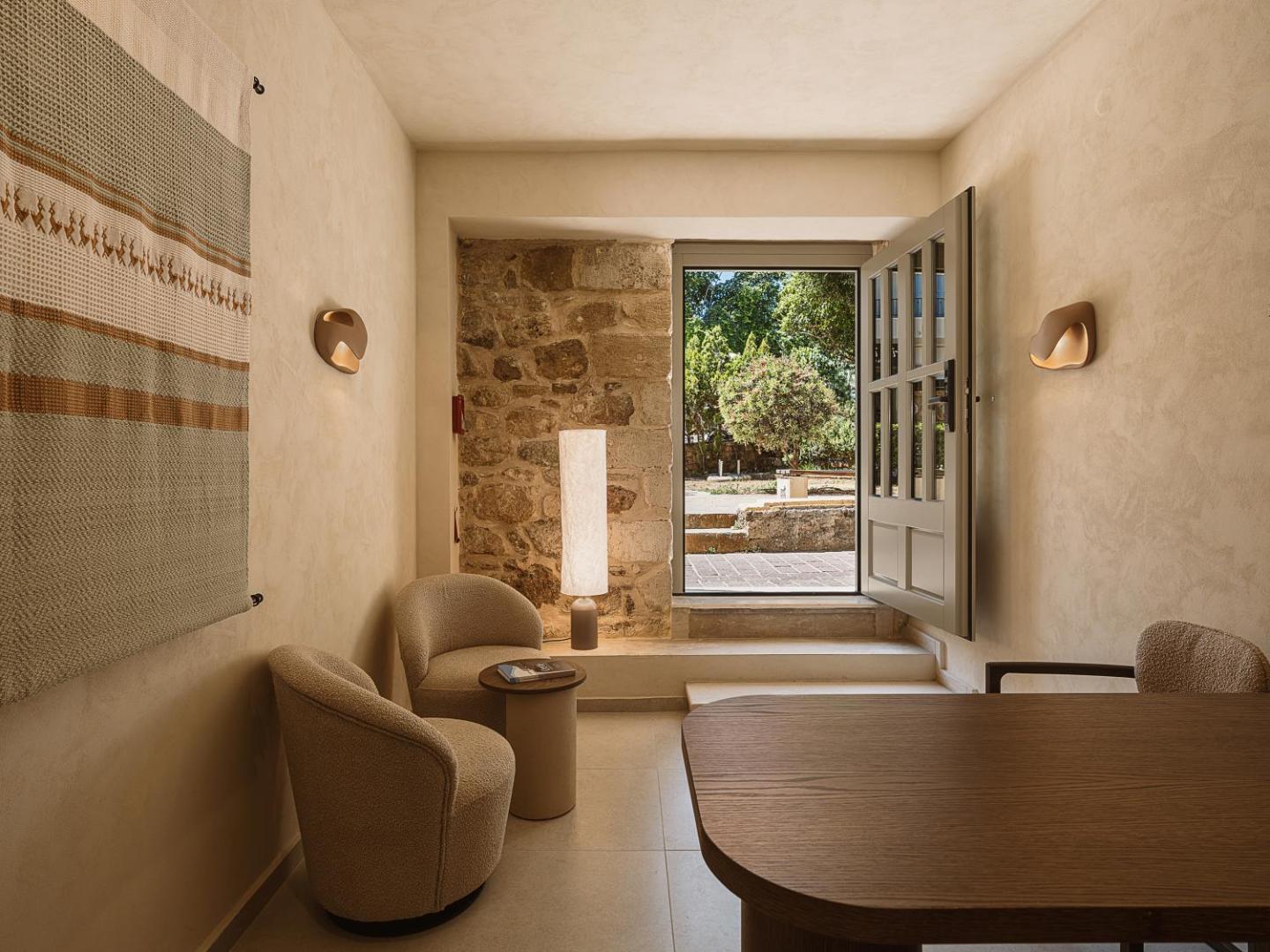 Eteon Living Suites 5