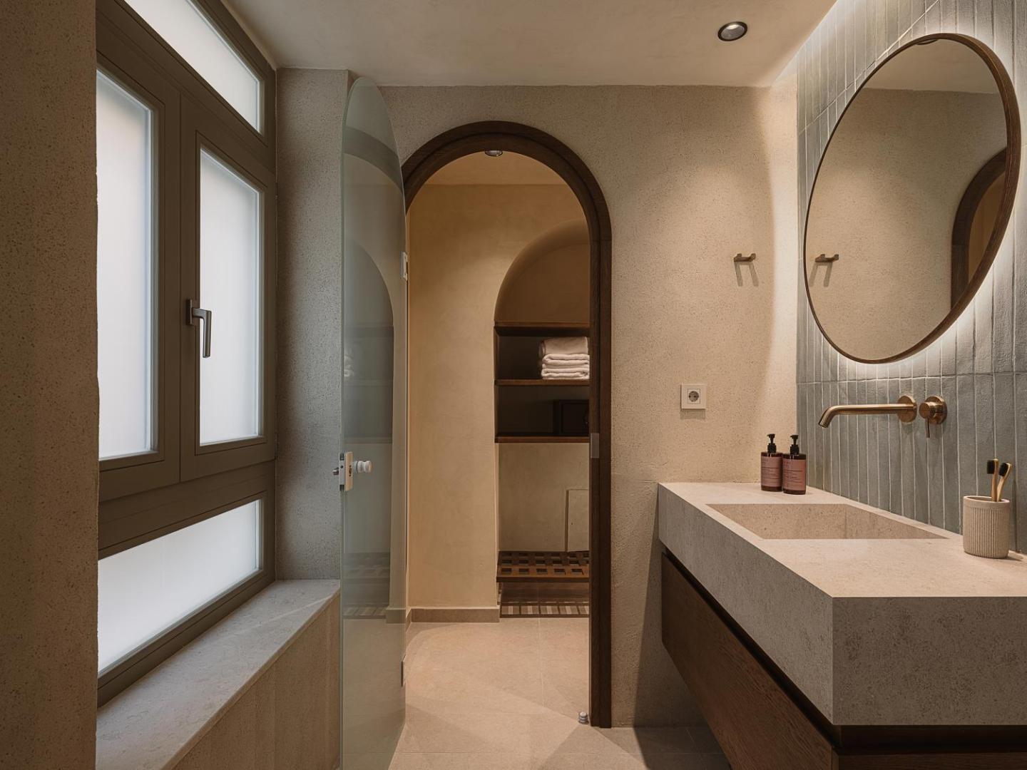 Eteon Living Suites 4