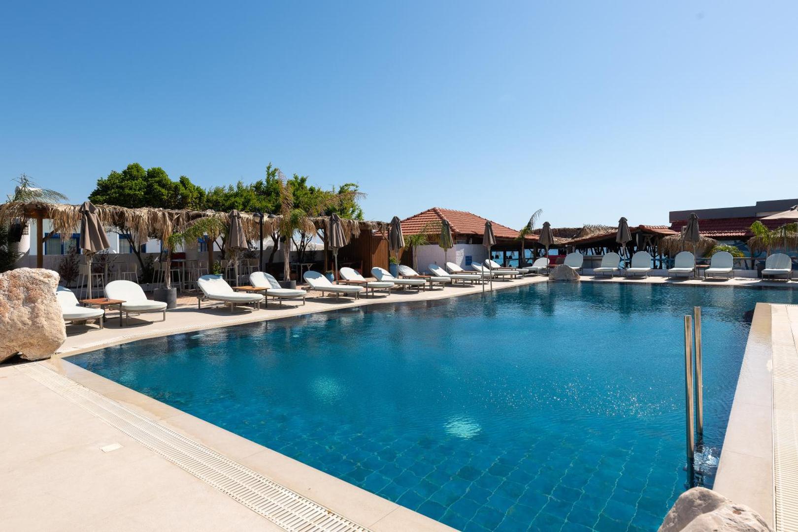 Aquarius Beach Hotel 3