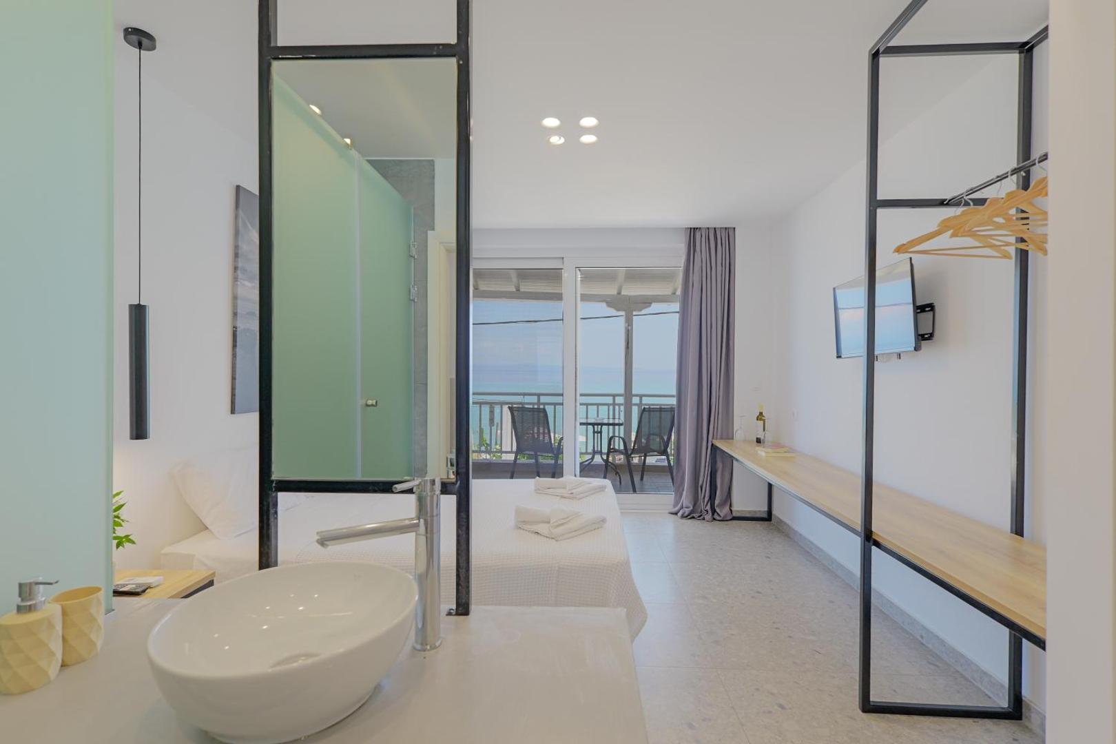 Salty Sea View Apartments 4