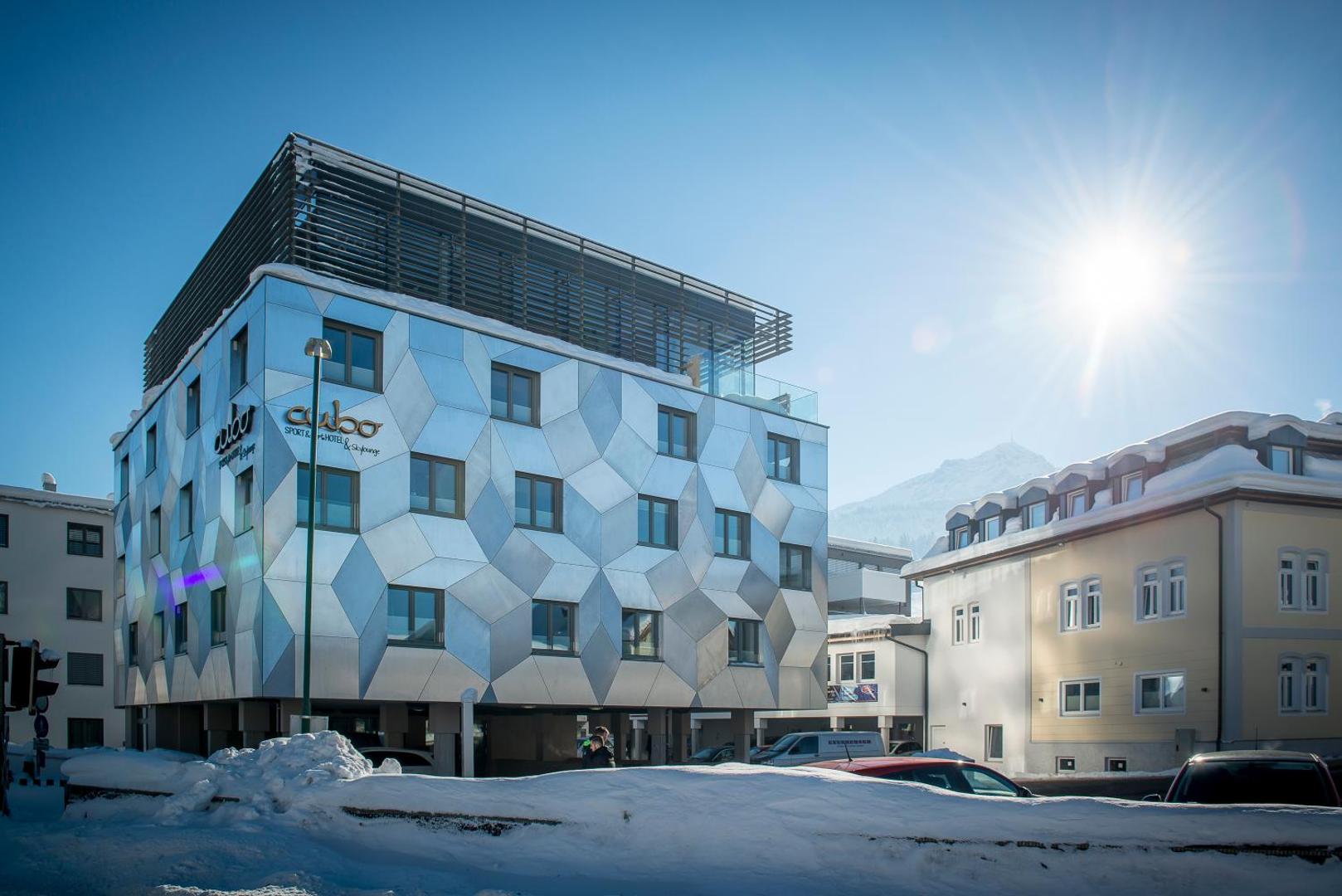 Cubo Sport & Art Hotel 7