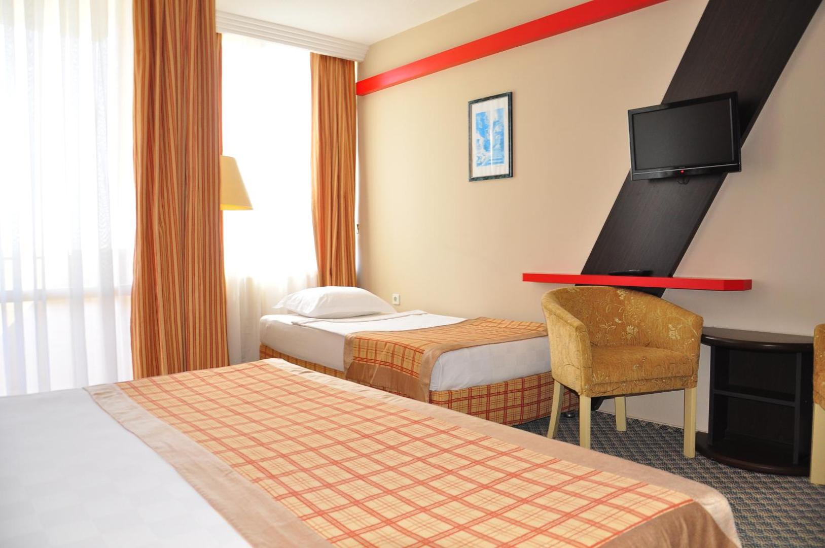 Senza Sunset Beach Hotel 8