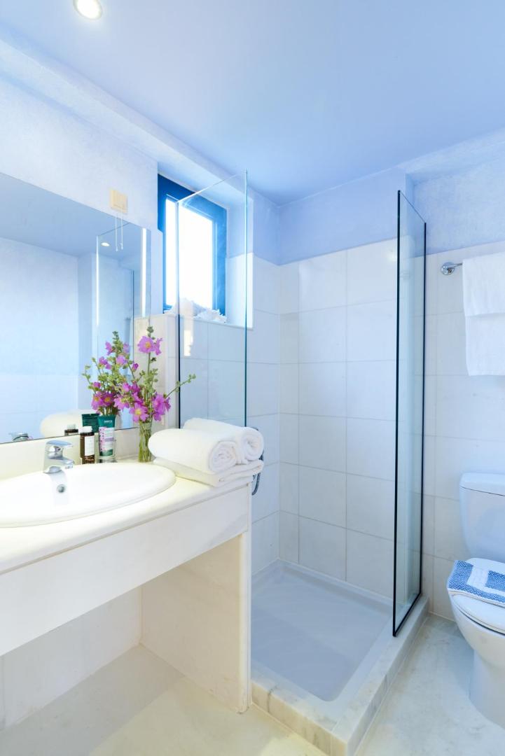 Golden Bay Hotel Apartments 4